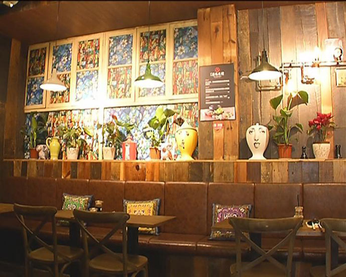 浙江衛(wèi)視采訪十秒到米線店  記者點贊美食