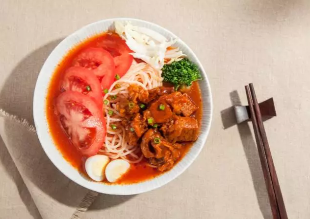 番茄不僅能炒雞蛋，還能做番茄味米粉，而且味道超贊