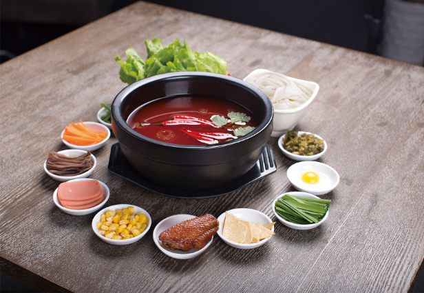 去十秒到過橋米線，赴一場&ldquo;初夏與美食的約會&rdquo;