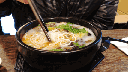 一碗暖fufu的云南過橋米線，好吃到扶墻！