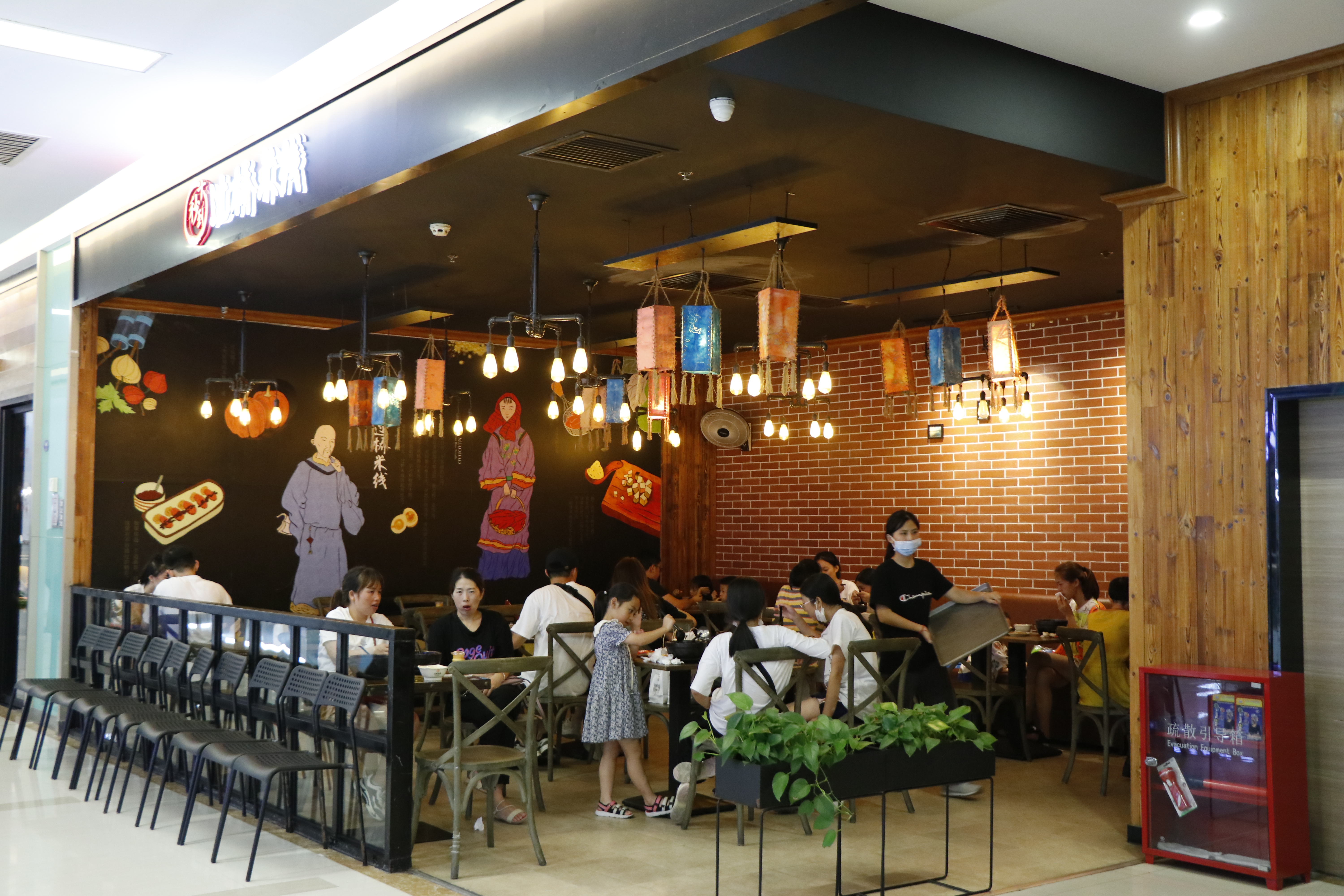 十秒到過橋米線加盟費用少，全年都可以營收！