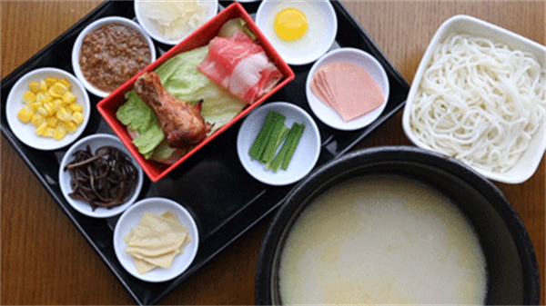 米線加盟品牌選什么？十秒到過橋米線店加盟