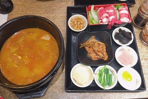 云南過橋米線加盟連鎖哪家好？圓十秒到云南過橋米線不錯